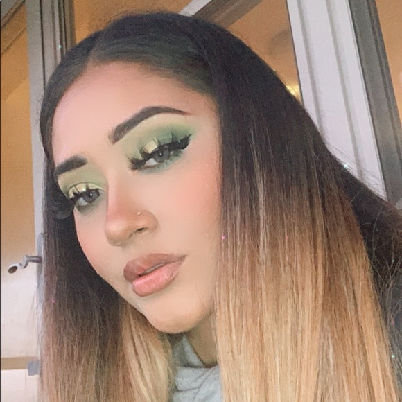 Meet your Posher, Tabitha c. - Picture 1 of 1